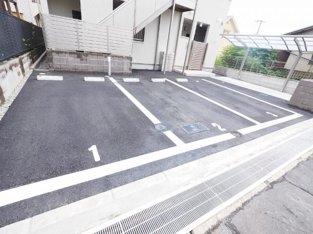 クレール栄翔（102） 駐車場