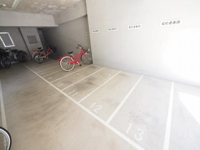 MAISON KOUMU（403） 駐車場