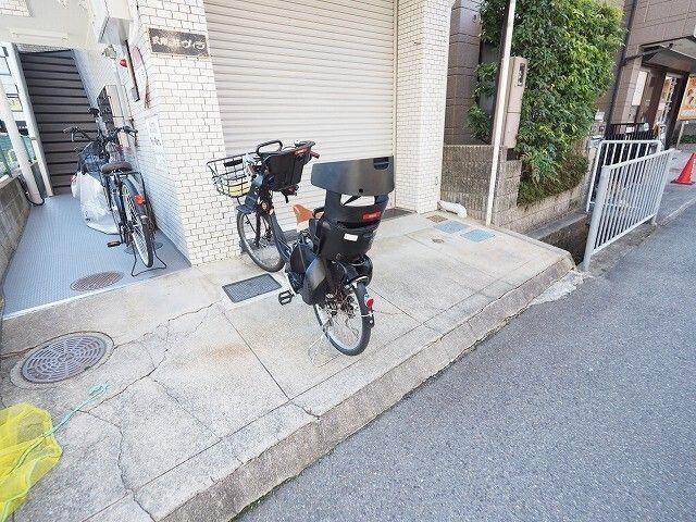 武庫之荘ヴィラ（402） 駐車場