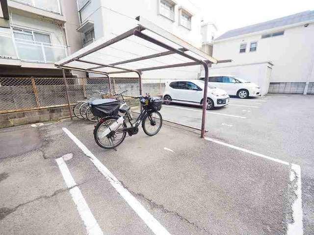 マンション和光（118） 駐車場
