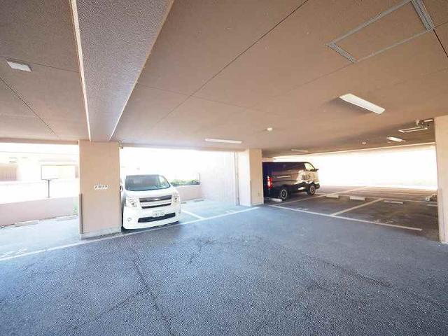 アルコ北園田（303） 駐車場