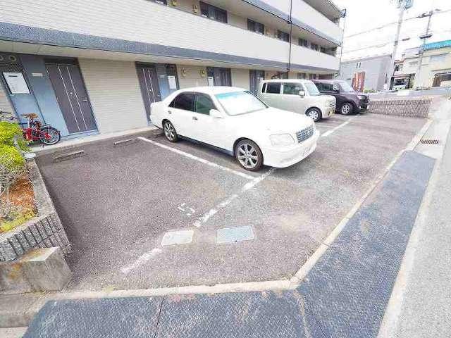 彩華Ⅲ（104） 駐車場
