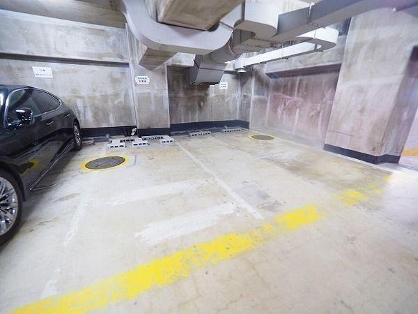 シロハイヌ尼崎（402） 駐車場