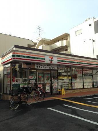 セブンイレブン阪急塚口駅南店：202m