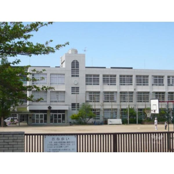 尼崎市立難波の梅小学校：1041m