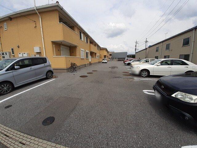 アスカ　Ｆ（105） 駐車場