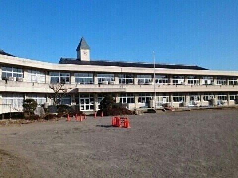 鹿沼市立石川小学校：800m