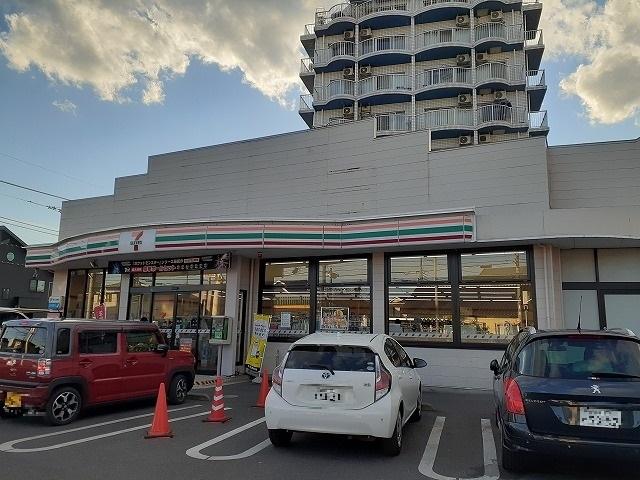 セブン-イレブン さいわい店：800m