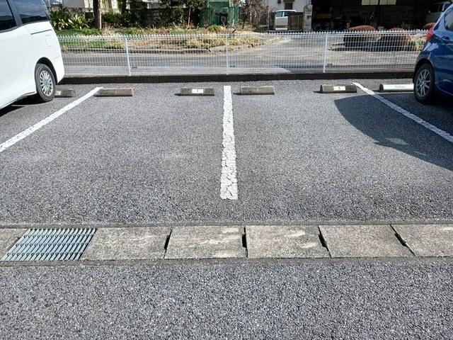 サニーガーデン（302） 駐車場
