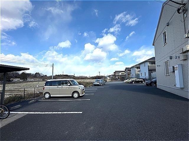 ティンカーベル　Ｂ（203） 駐車場