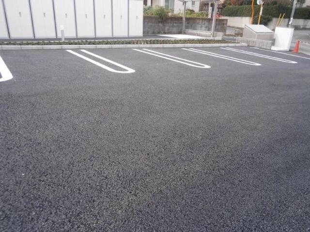ＷＩＴ ＴＳＵＲＵＴＡ　Ｂ（202） 駐車場