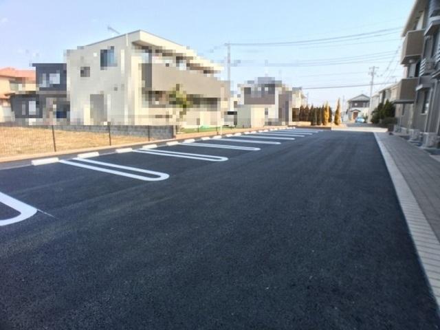 オ・ソレイユ（101） 駐車場