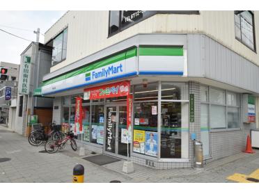 ファミリーマート勝山北店：131m