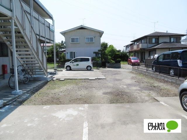 エルアール（203） 駐車場
