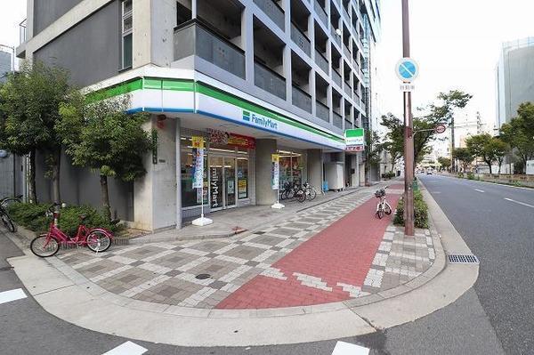 ファミリーマート本庄西三丁目店：186m