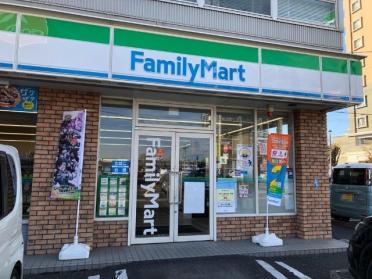 ファミリーマート中津三丁目店：113m