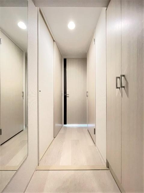 セレニテ本町グランデ 玄関