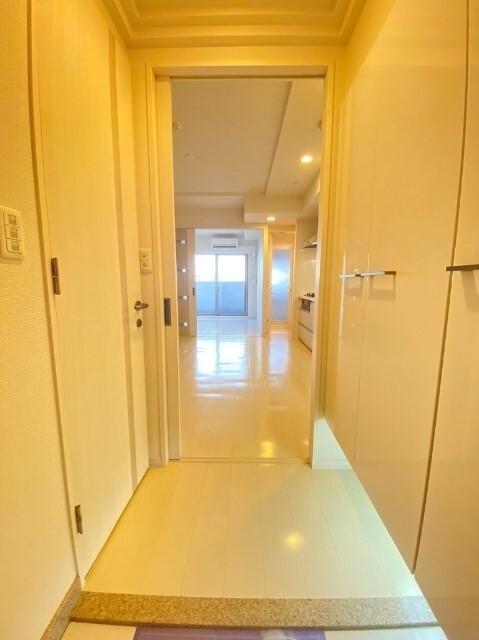 Mid Court 新大阪 玄関