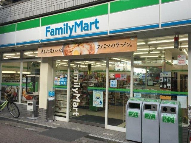 ファミリーマート東三国三丁目店：180m