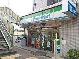 ファミリーマート新大阪駅東口店：10m