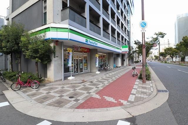 ファミリーマート本庄西三丁目店：273m