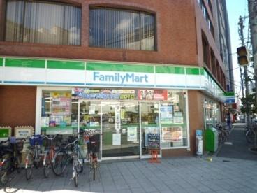 ファミリーマート西中島南方店：225m
