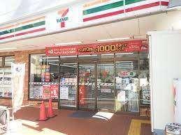 セブンイレブン大阪十三本町1丁目店：183m