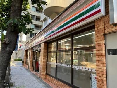 セブンイレブン大阪西本町2丁目店：79m