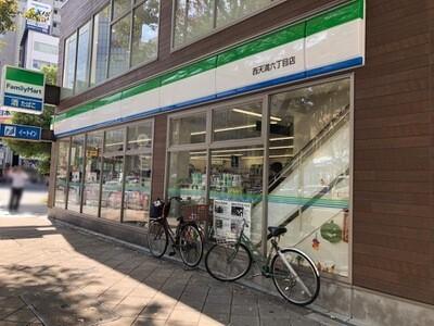 ファミリーマート南森町駅前店：80m