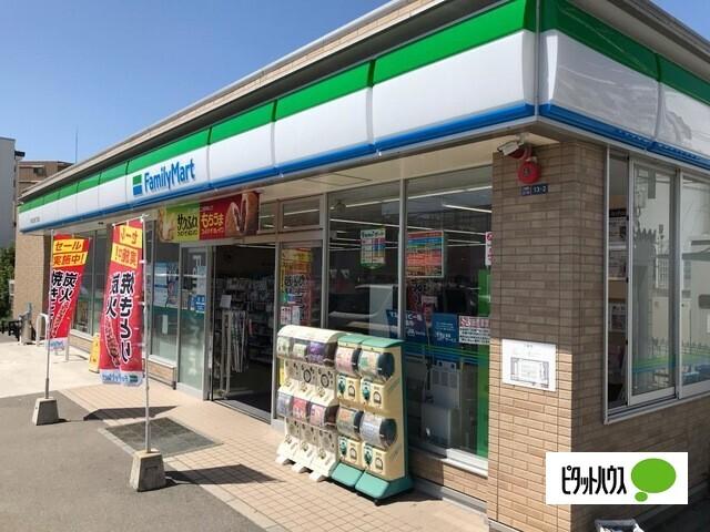 ファミリーマート吹田江坂五丁目店：699m