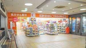 ドラッグセガミ阪急三国店：362m