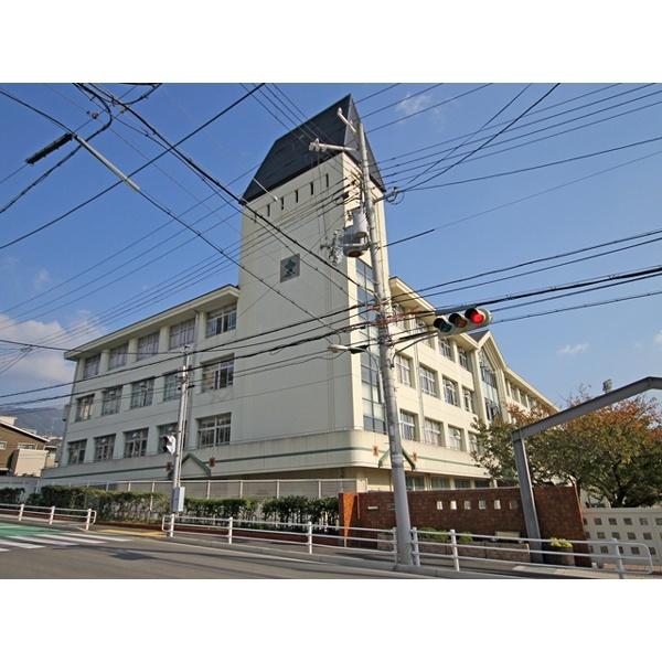 神戸市立六甲小学校：526m