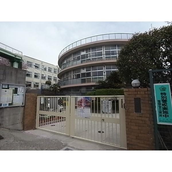 神戸市立美野丘小学校：330m