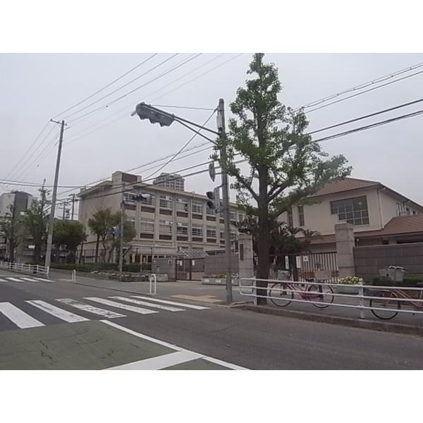 神戸市立住吉小学校：580m