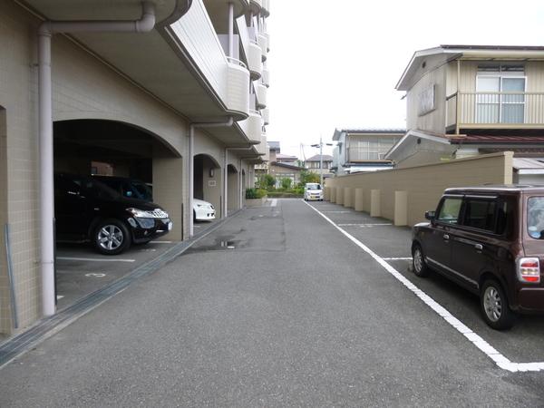 郡山市昭和マンション 駐車場