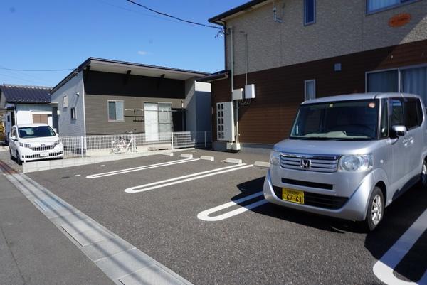 サン・クリスタル（205） 駐車場