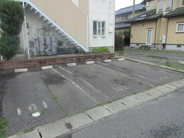 ベルシティー桑野（102） 駐車場