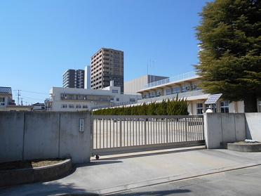 郡山市立橘小学校：1047m