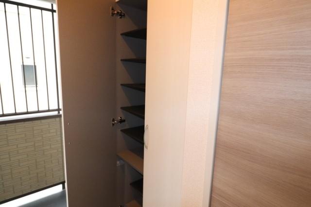 D-room天王林（102） 玄関