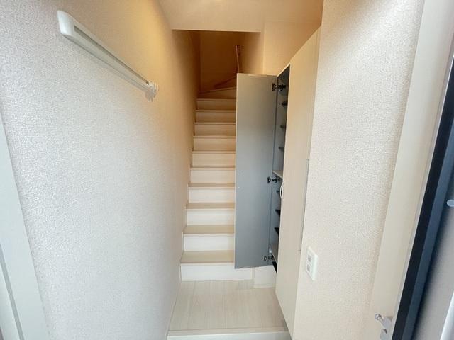 Ｄ−ｒｏｏｍ横塚（205） 玄関