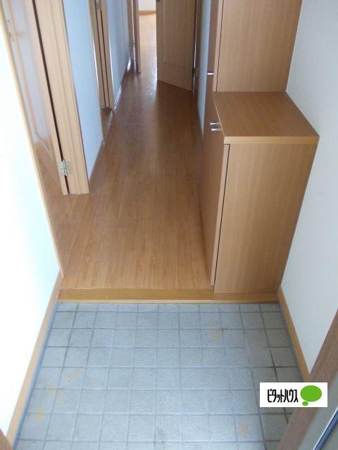 グランヒルⅡ（302） 玄関