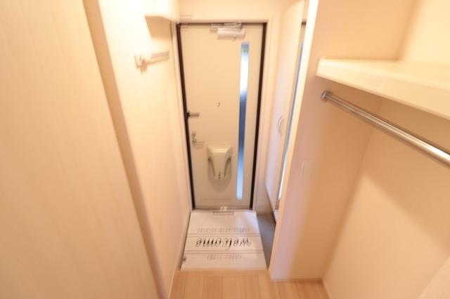 栞　壱番館（102） 玄関