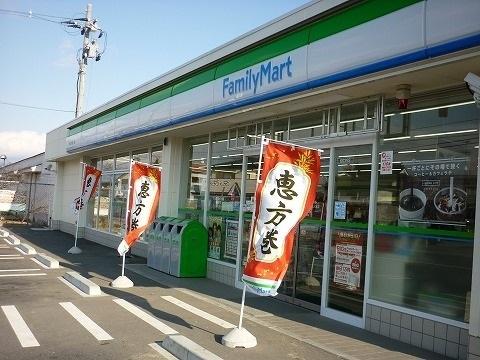 ファミリーマート大槻西ノ宮店：900m