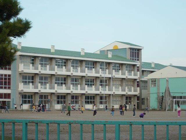 郡山市立朝日が丘小学校：523m