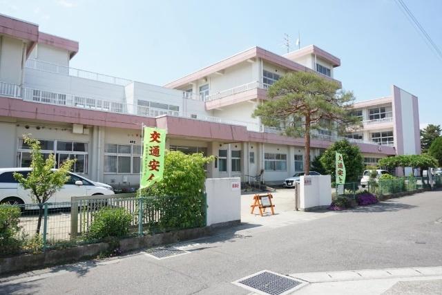 郡山市立小原田小学校：810m