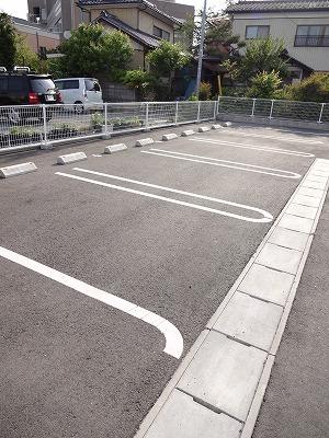 ヴァイオレット（202） 駐車場