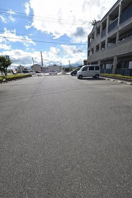 グランヒルⅡ（302） 駐車場