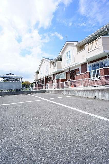 メゾン・グリシーヌ（103） 駐車場