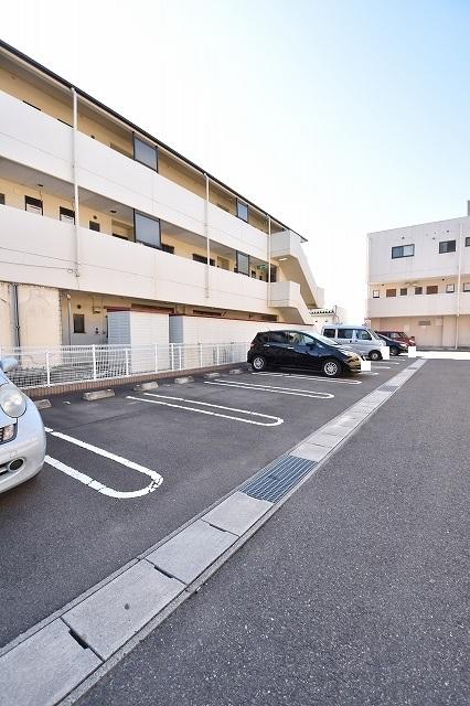 カーサ　クワノ（307） 駐車場