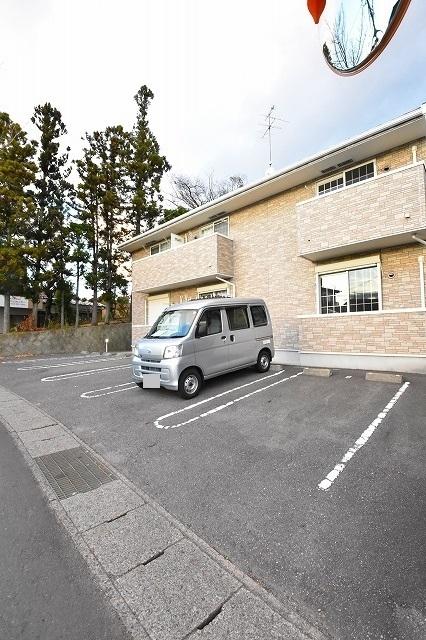 サンフラワーあたご（203） 駐車場
